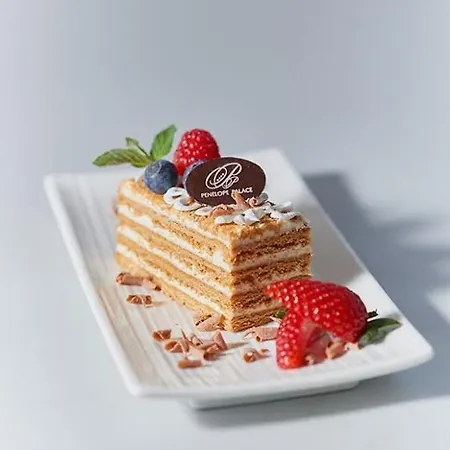 Penelopa Palace & بوموري