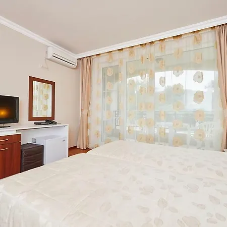 Penelopa Palace & 4* بوموري