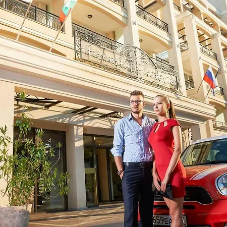 Penelopa Palace & شقة فندقية بوموري