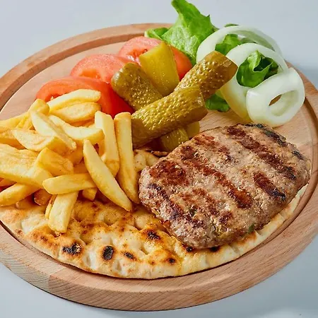 Penelopa Palace & شقة فندقية بوموري