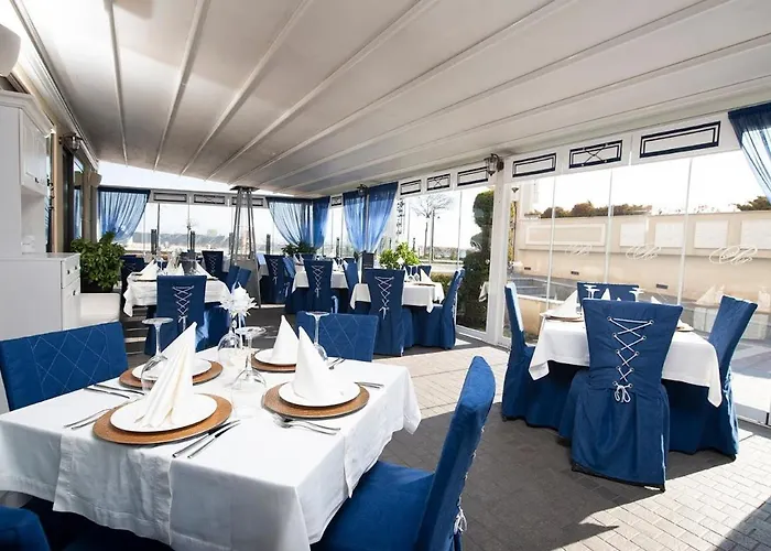 Penelopa Palace & מלון דירות פומורי