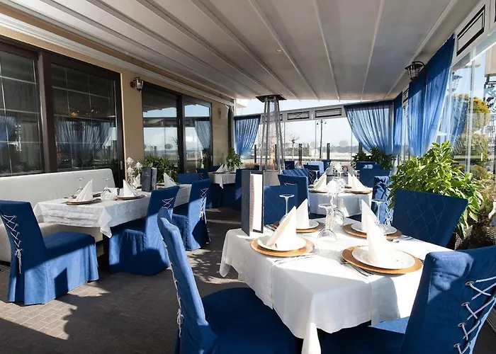 מלון דירות Penelopa Palace & 4*