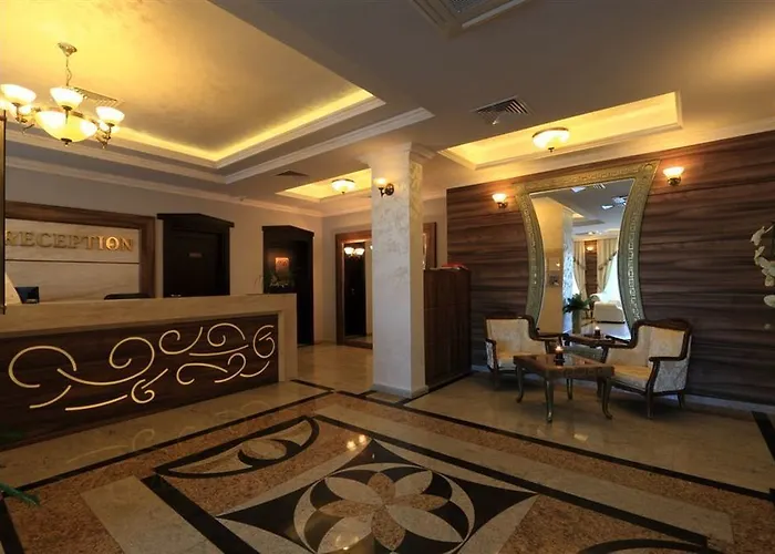 Penelopa Palace & מלון דירות פומורי