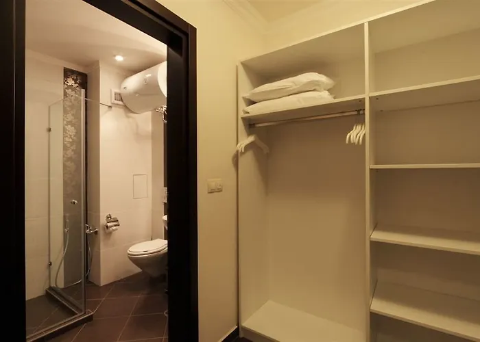 מלון דירות Penelopa Palace & 4*