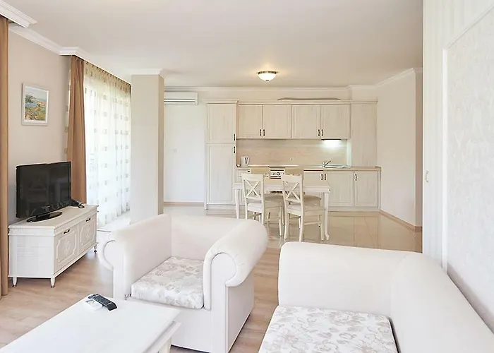 Penelopa Palace & 4* פומורי