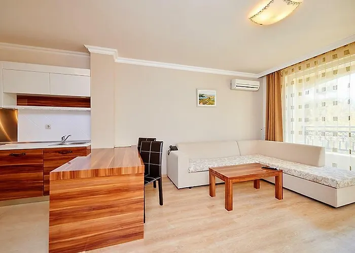 Penelopa Palace & מלון דירות פומורי