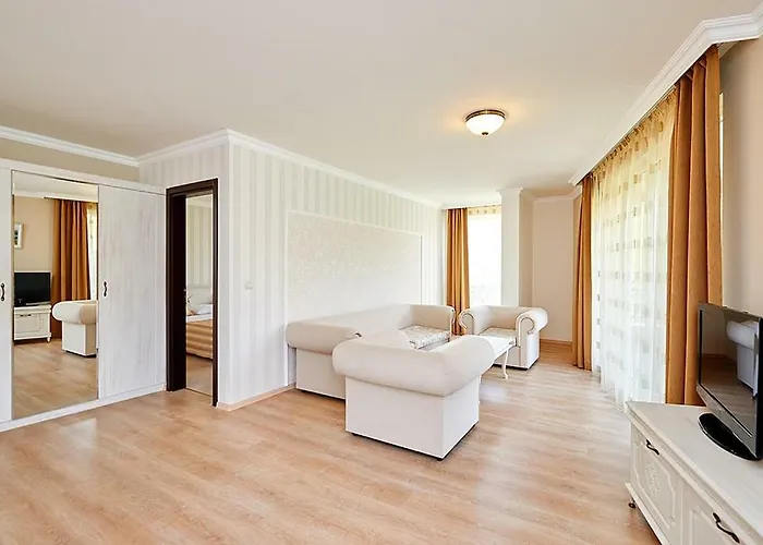 Penelopa Palace & מלון דירות 4*