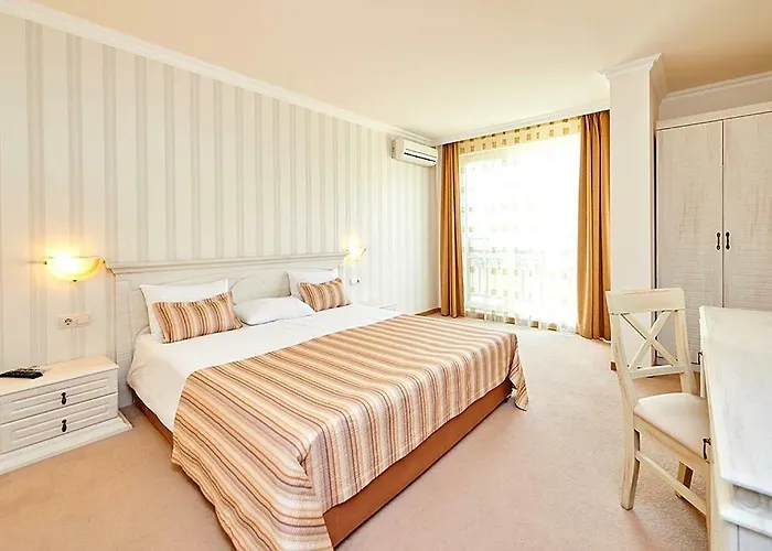 Penelopa Palace & פומורי