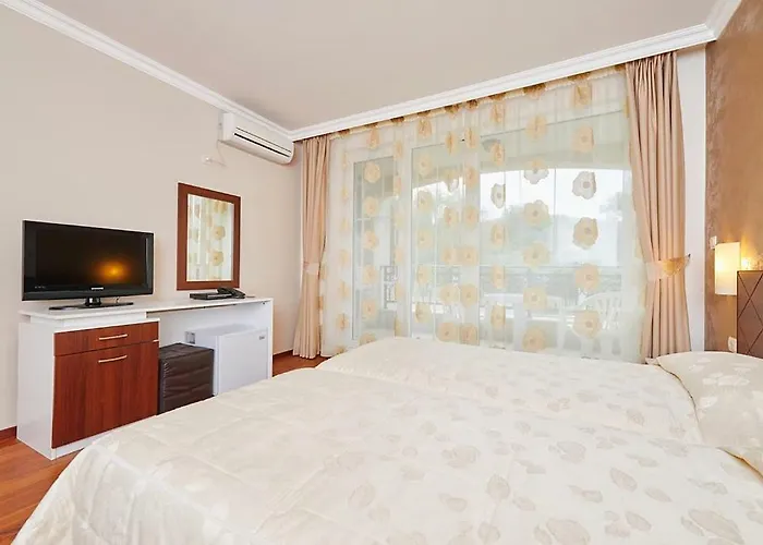 Penelopa Palace & 4* פומורי