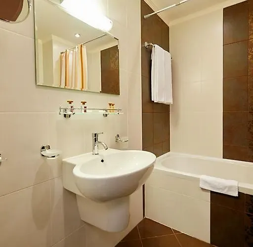 Penelopa Palace & מלון דירות פומורי