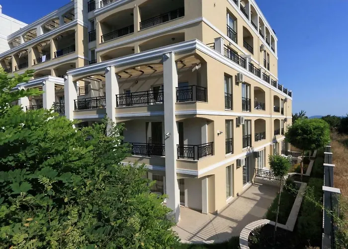 Penelopa Palace & פומורי