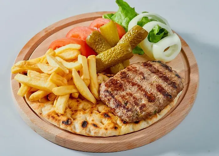 Penelopa Palace & מלון דירות פומורי