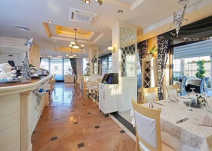 Penelopa Palace & מלון דירות 4*