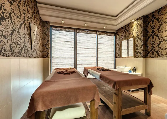 Penelopa Palace & מלון דירות