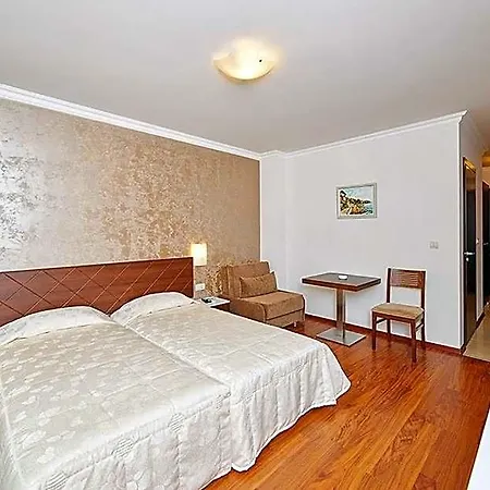 Ξενοδοχείο με διαμερίσματα Penelope Palace & 4*