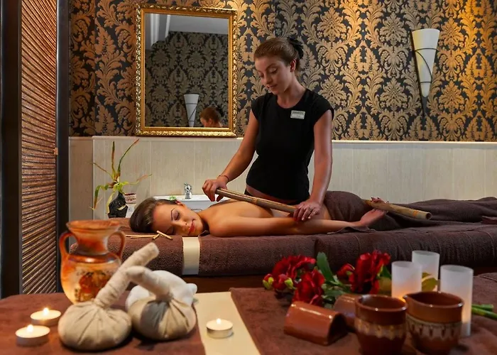 Penelopa Palace & 4* 포마리