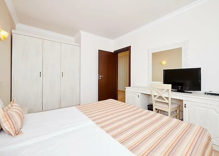 Penelopa Palace & 4* 포마리