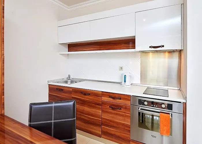 Penelopa Palace & 4* 포마리