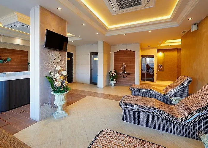 Penelopa Palace & 아파트호텔 포마리