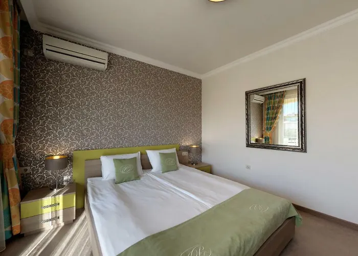 Penelopa Palace & 포마리